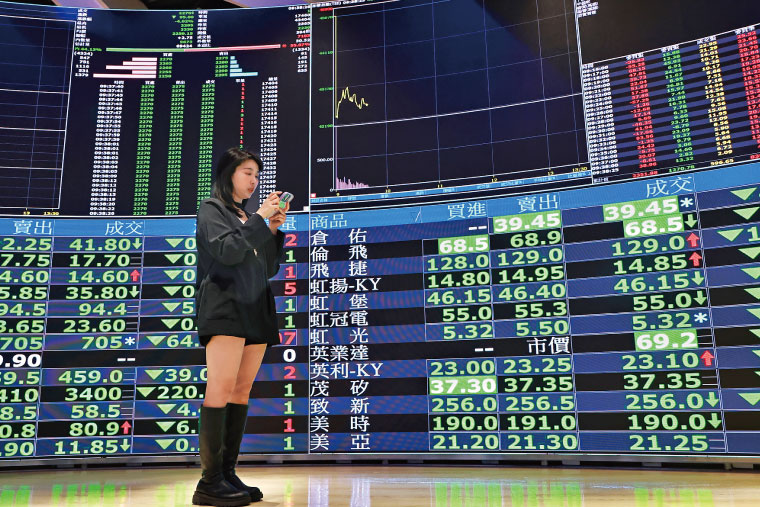 6月8日台股大跌超過1500點，似乎在提醒投資人需留意風險意識 與資金控管。