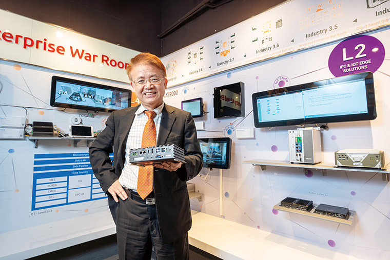 林茂昌不怕與眾不同,12年前毅然發展軟體能力,結合新漢工業電腦 製造專長打市場,就連現在火熱的機器人題材,他也早已布局。