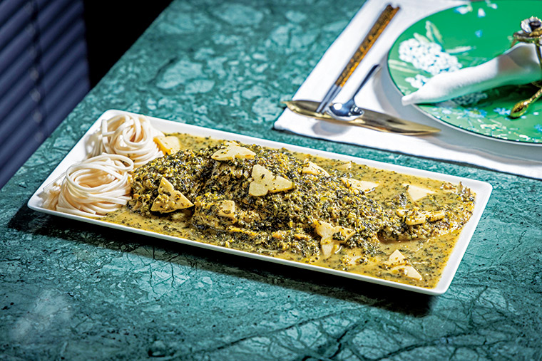 雪筍燒黃魚魚肉細緻，醬汁拌上麵條，令人垂涎三尺。