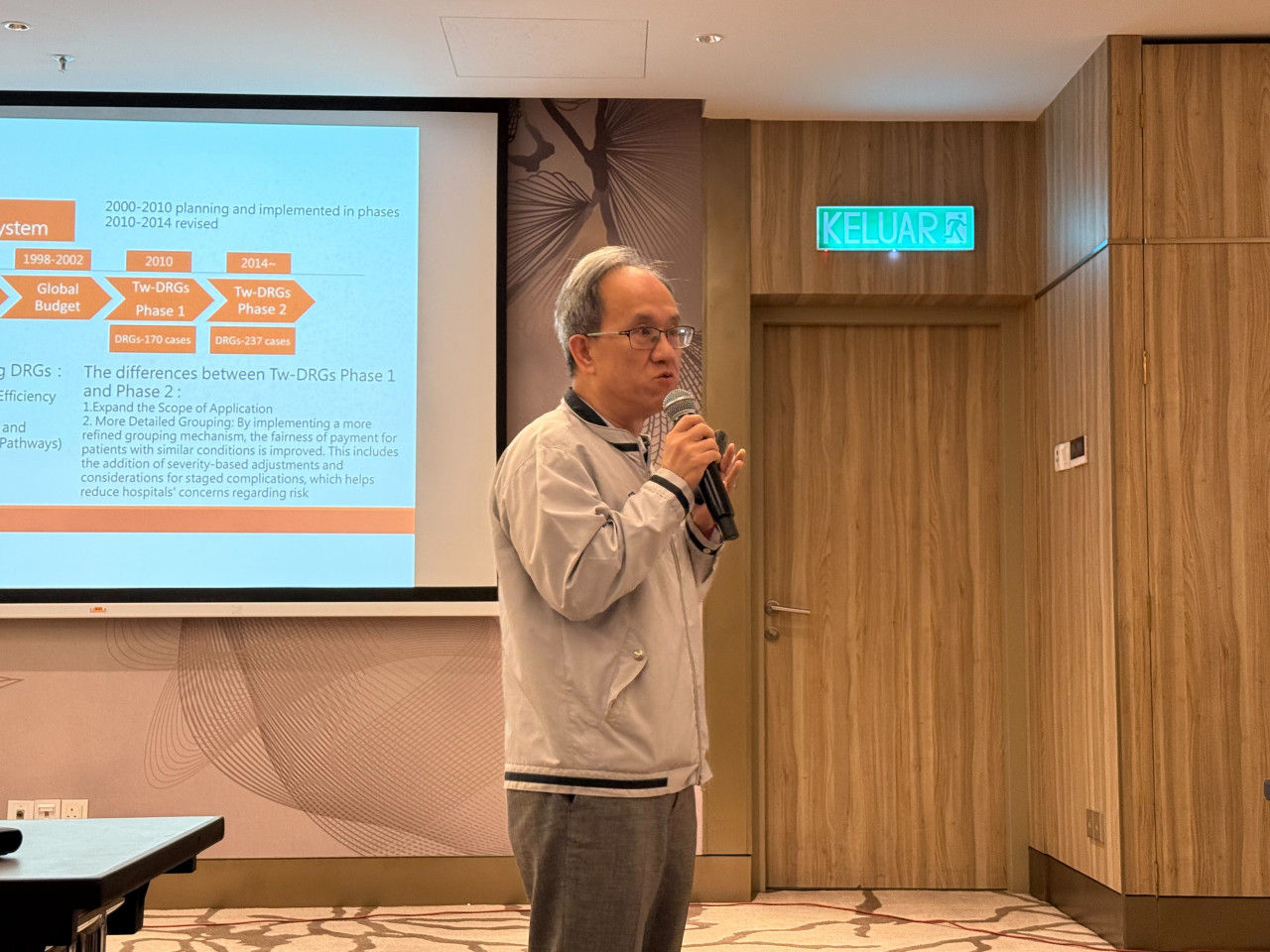 蘇輝成副總執行長分析馬來西亞DRG推行所面臨的挑戰(長庚醫院提供)
