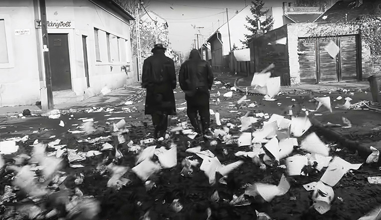 卡撒茲納霍凱的多本著作都曾被拍成電影,如 《撒旦的探戈》1994年被改編成長達7小時的 電影巨作,挑戰觀眾的觀影極限。