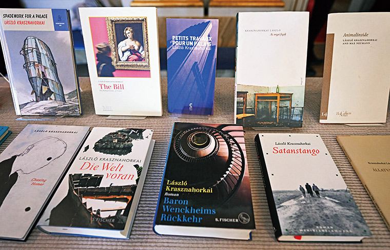 卡撒茲納霍凱的多本著作都曾被拍成電影,如 《撒旦的探戈》1994年被改編成長達7小時的 電影巨作,挑戰觀眾的觀影極限。