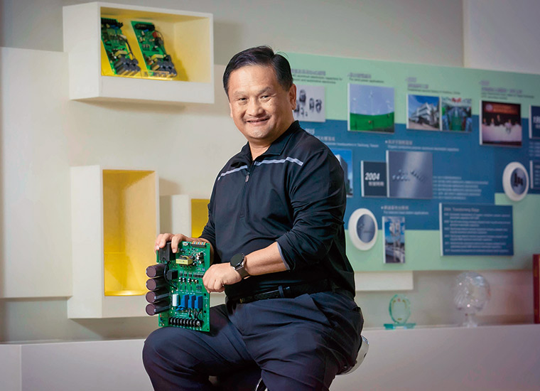 搭上被動元件復甦列車，立隆電第三季營收 獲利衝高，後市可期。圖為董事長吳志銘。