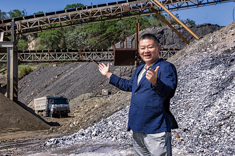 立順興董事長暨總經理呂東璇,從台積電工程師轉身投入綠建材研發,並成 功將自家產品導入老東家。