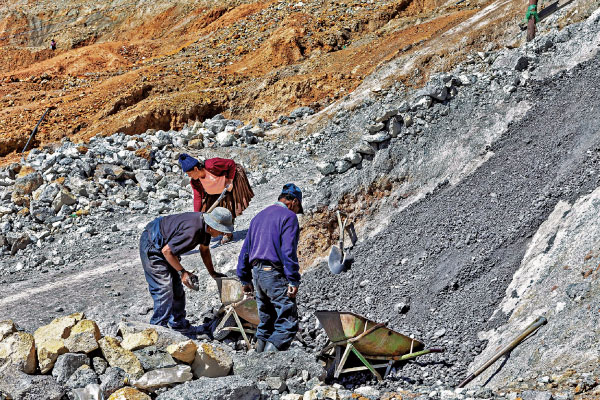 金屬商品強勢表現有望延續，但專家建議投資人應搭 配供需基本面觀察後續價格走勢。