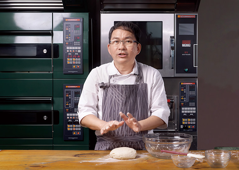 曾獲世界麵包大師比賽冠軍的吳寶春，也在Hahow平台開 設線上課程，教學員用家用設備做出好吃的麵包。