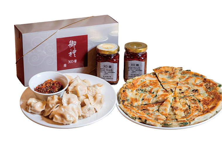 「中鋼三寶」水餃、 蔥油餅及XO醬,讓 員工愛不釋手外,也 是招待賓客及送禮的 首選。