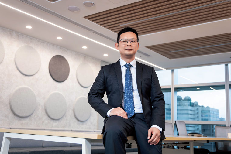 張恩魁從軍時，便 將踏入金融業當作 目標，一步步努力 成為基金經理人。