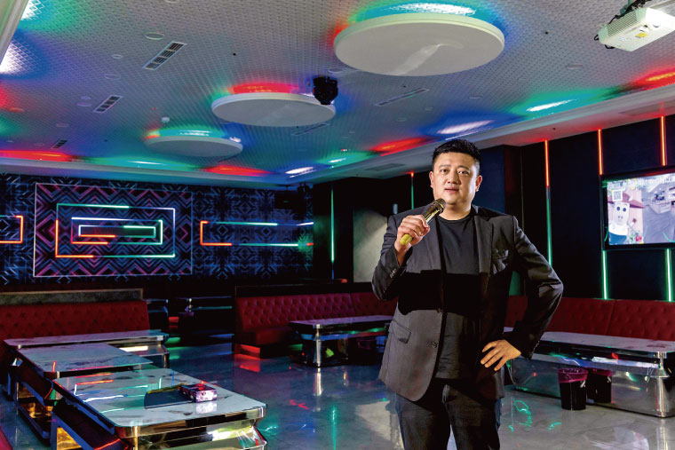 享溫馨總經理李奇霖對包廂空間格外講究，希望用寬敞、整潔的環境吸引全 年齡客層。