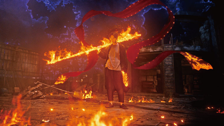 柯震東飾演的韓杰,在劇中有一幕手持火尖槍的 帥氣場景,若缺少特效,故事就無法成立。