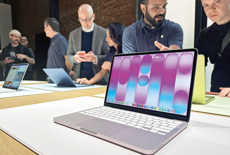 蘋果在第一季推出的新系列筆記型電腦Neo，集設計與供應鏈管理之大成， 是兩代執行長攜手的代表作。