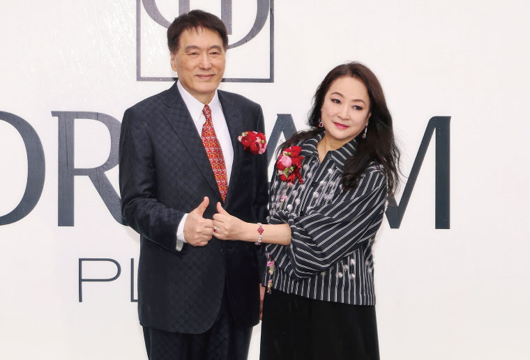 統一集團董事長羅智先（左圖左）積極擴張 全通路布局，業界認為，這次與LOPIA（右 圖）強強聯手，是他近年來最漂亮的一手。