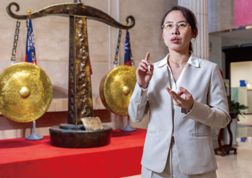劉怡君檢察官指出,台積電2奈米竊密案的反思,在於企業不能只防止竊密,也要 防止員工帶不當取得的祕密進公司。