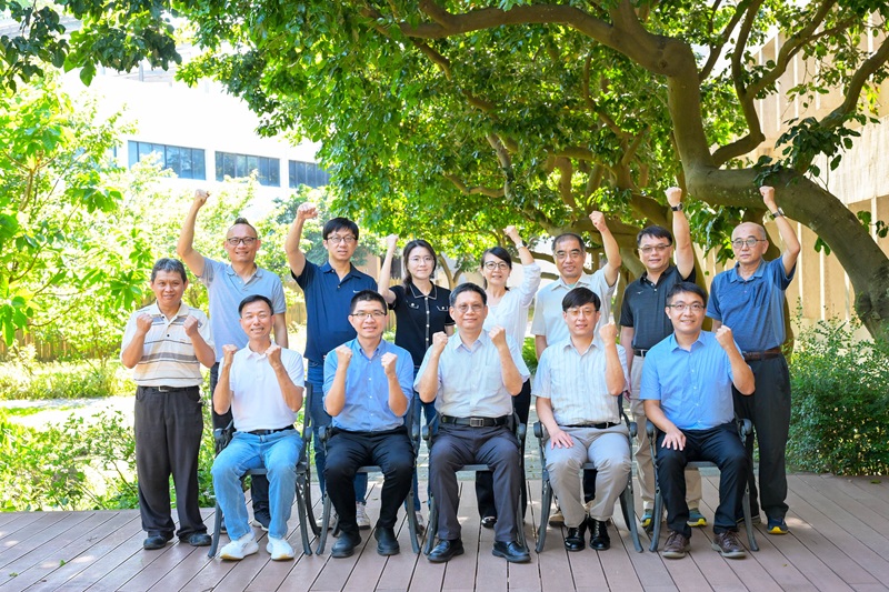以平價磁鐵材料替代稀土,讓馬達一舉達到頂級的IE5能效標準,更攜手傳恆綠能、聯昌電子等廠商,建立臺灣馬達自主產業鏈,獲產業化貢獻獎金牌。
