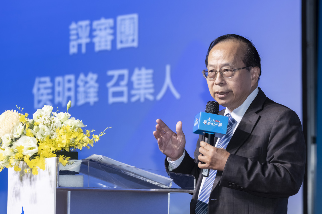 第九屆南山醫務社工獎評審團召集人、高雄醫學大學附設中和紀念醫院外科教授侯明鋒。