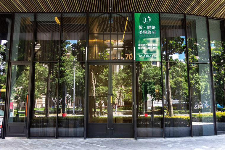 桃園藝文特區麗晶花園廣場2間一樓店面,空間約200 坪,去年由醫美診所與中醫診所承租,月租皆達39.9 萬元,並簽下10年長約。