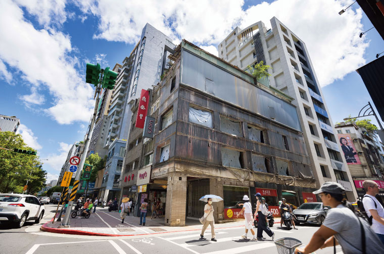 永康街口原由服飾品牌LORANZO承租的店面,即 將迎來日本大型二手連鎖品牌2nd STREET,黃金 商圈的主角正在重新洗牌。
