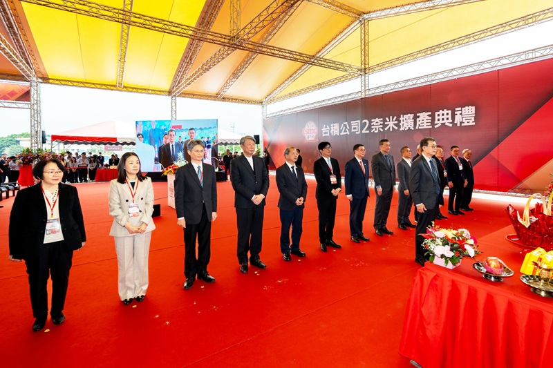2025年3月31日,台積公司於高雄舉行2奈米擴產典禮暨晶圓22廠第二期上梁儀式,秦永沛主持典禮,見證台積公司先進製程擴充的重要里程碑。(圖/台積公司提供)