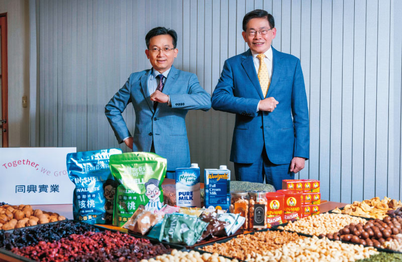 同興實業董事長賴錫湖（左）與總經理吳正雄（右），透過16年打 磨，帶領這家老牌貿易商華麗轉身。