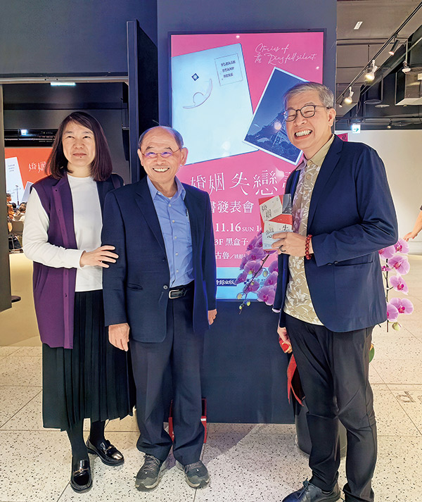 誠品董事長吳旻潔（左）特地從中國趕回台 灣，支持姚振祥（右）在誠品裕隆城舉辦的新 書發表會。