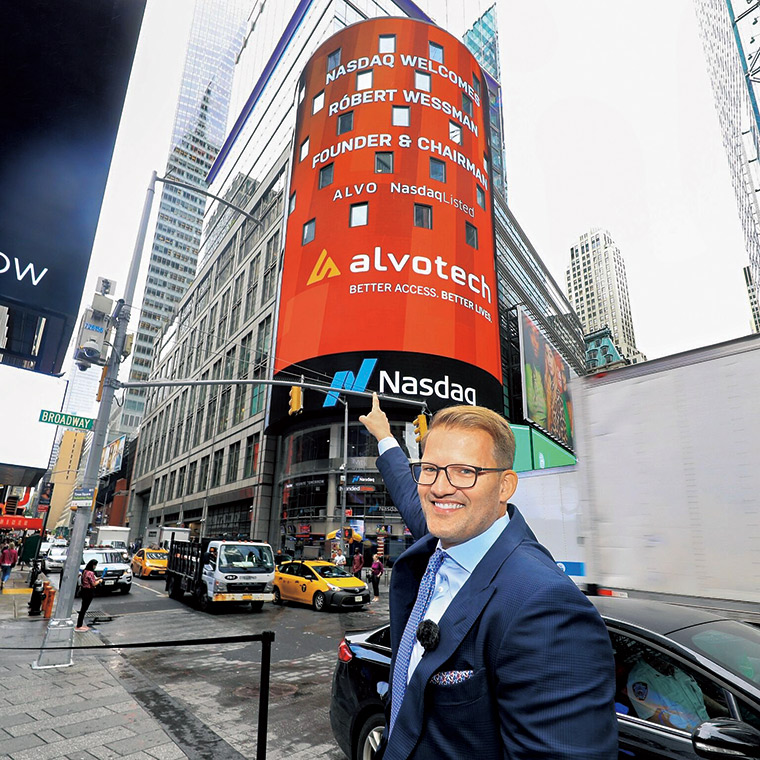 將小分子藥物事業匯聚在美時之外,魏斯曼也在美國持續投入大分子 藥物,創立Alvotech於那斯達克上市。
