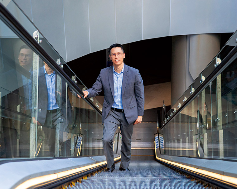 年僅47歲的通力台灣董事總經理劉繼然，上任後即改變接單策略，目 前已初顯成效。