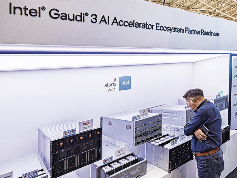 英特爾AI加速運算產品Gaudi一年連5億美元營 收都做不到,相當於對英特爾營收貢獻度不到 百分之一。