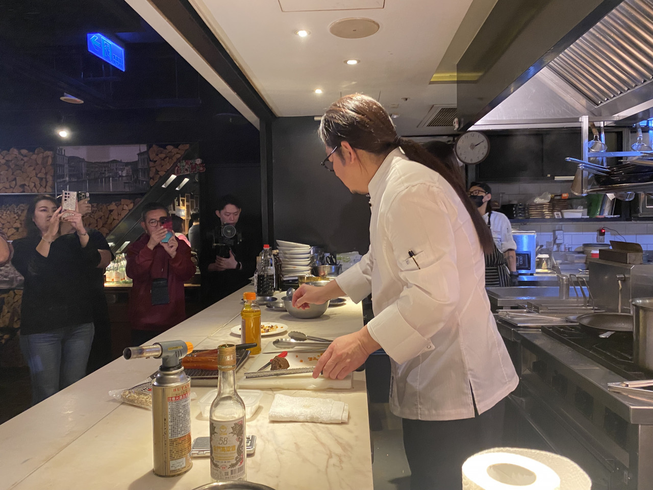 金度潤現場還原在節目中的麵條料理。