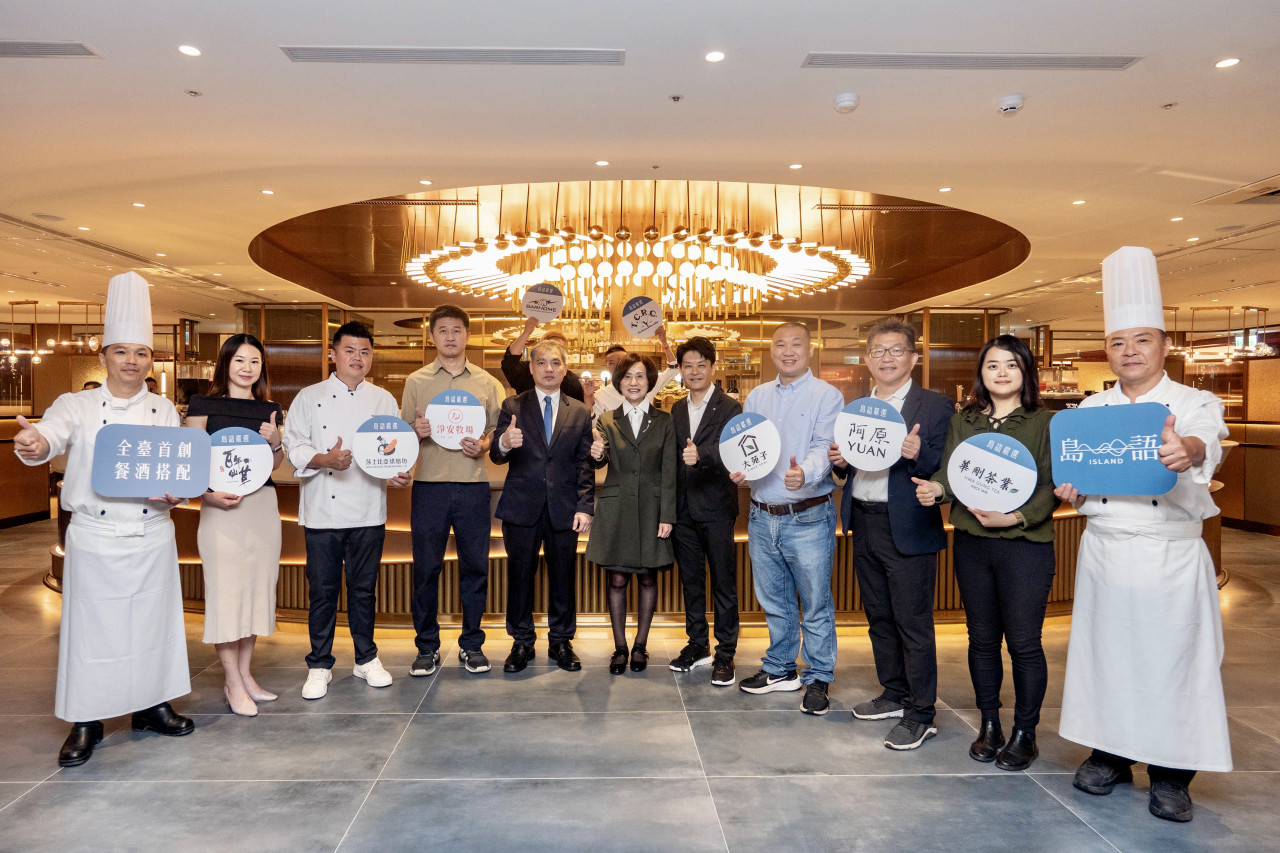 聯名廠商和職人齊聚一堂，為島語高雄店站台。