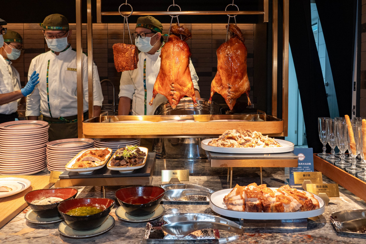 漢來名人坊的片皮鴨也能在島語吃到。