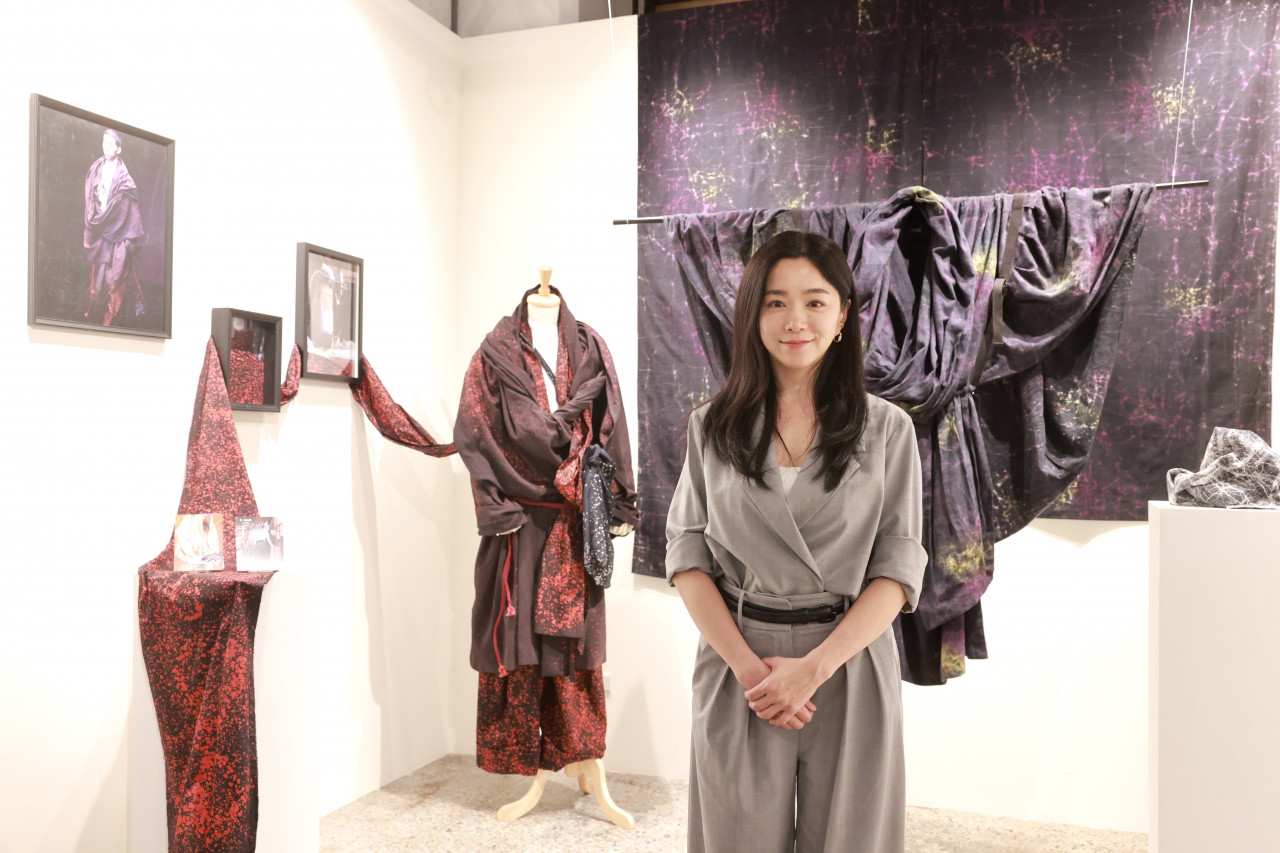 台灣藝術家暨設計師 C JEAN 簡君嫄在此設展。