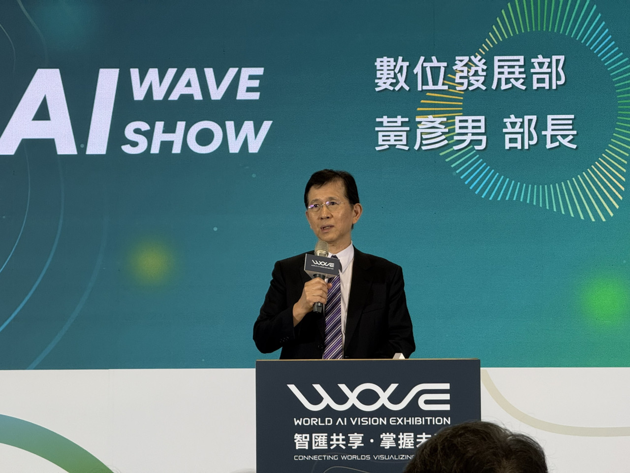數位發展部部長黃彥男。