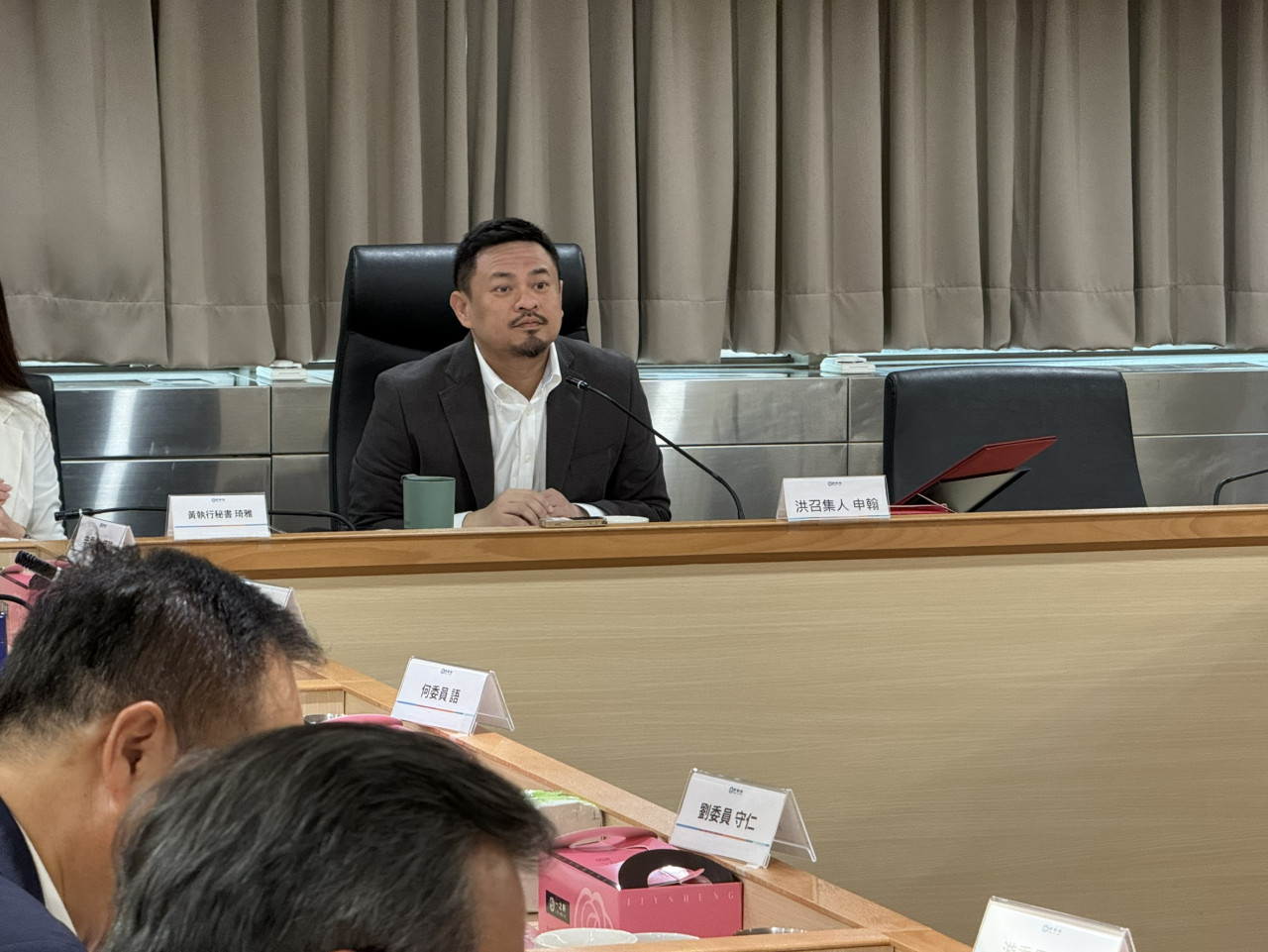 勞動部長洪申翰主持最低工資審議會。