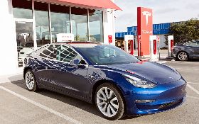 Model 3達標但刪測試項目 空軍繼續襲擊 特斯拉重挫7％ 多頭喊加碼