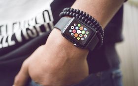 美國關稅大撒網，Apple Watch、Fitbit恐中招
