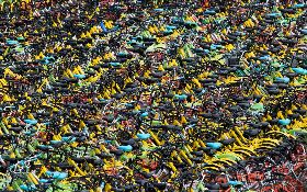 共享單車恐成泡沫？中國導演空拍「單車墳場」引震撼