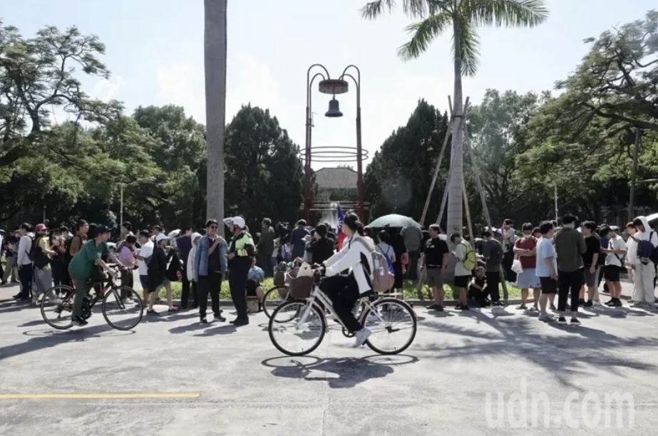 自稱台大大氣系網友沒發雞排，數百人被放鴿子，地理系「接手送300杯飲料」是真的？業者這麼說