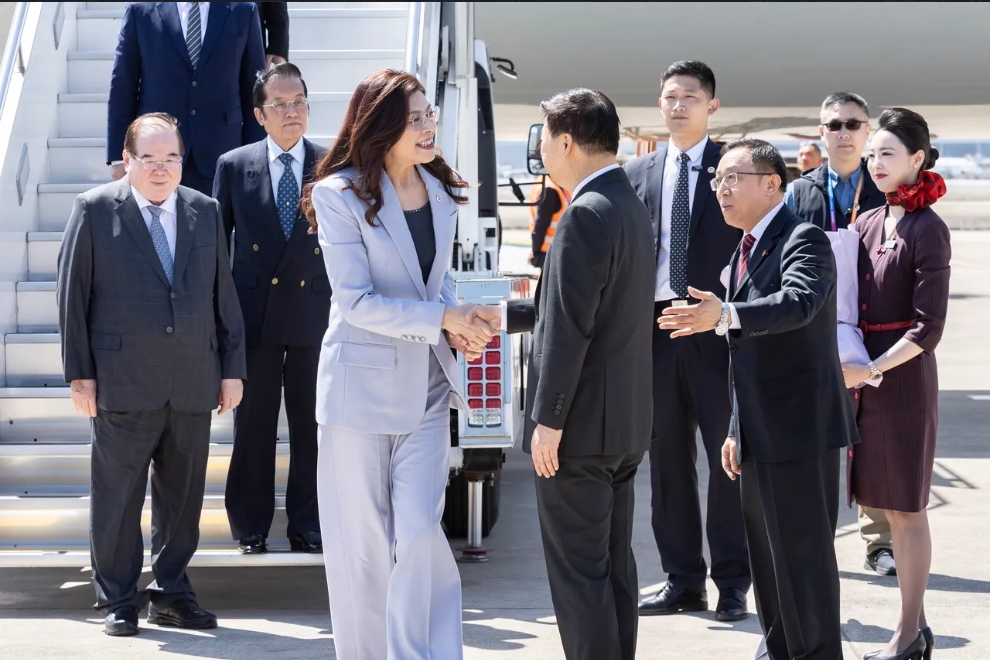 鄭麗文訪中喊把握和平機遇「沒賴鄭會很難有賴習會」！宋濤接機：奉習近平指示祝成功…陸委會籲別踩紅線