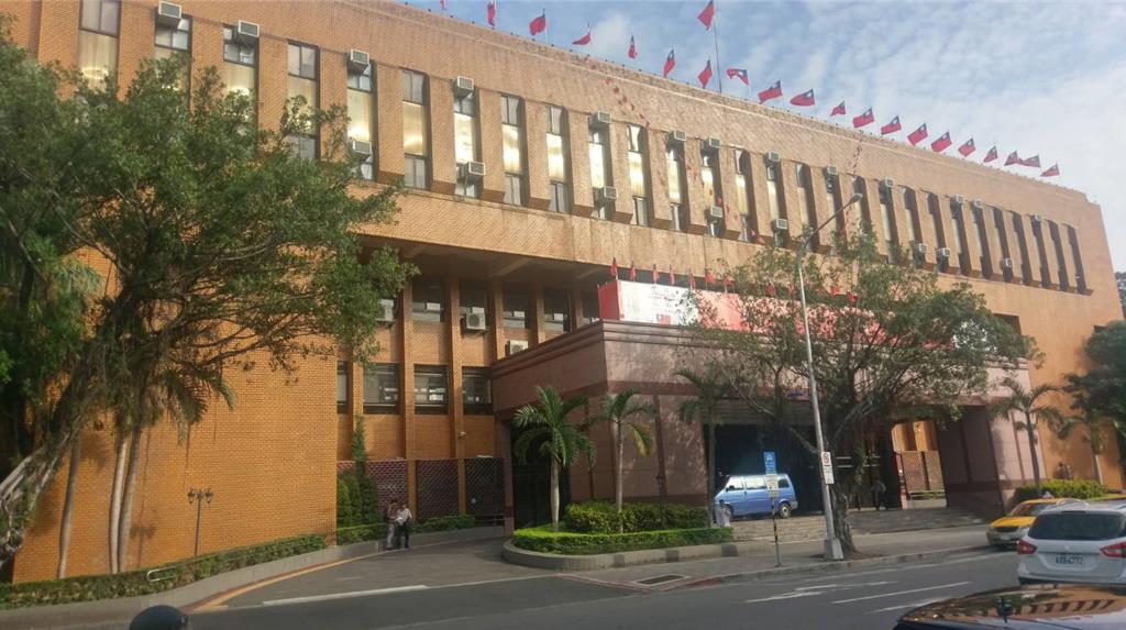 剴剴遭惡保母凌虐離世，29歲生母不要他、卻急申請180萬補償金！北檢怎麼判？一句話大快人心