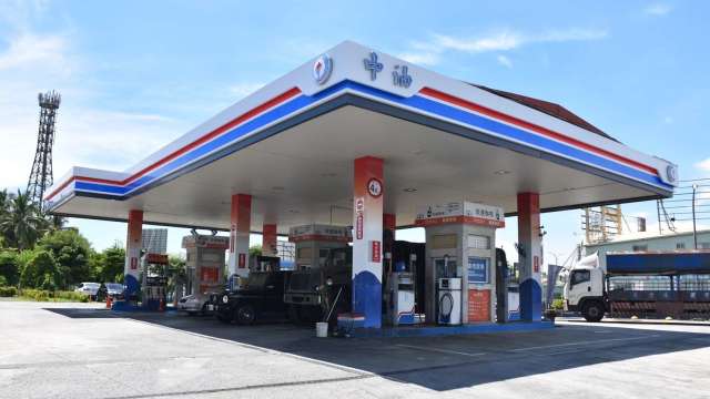 汽油本週漲1.8元、柴油1.4元！開車族嘆1個月漲10%...「本次應漲15元」中油已苦吞34億成本