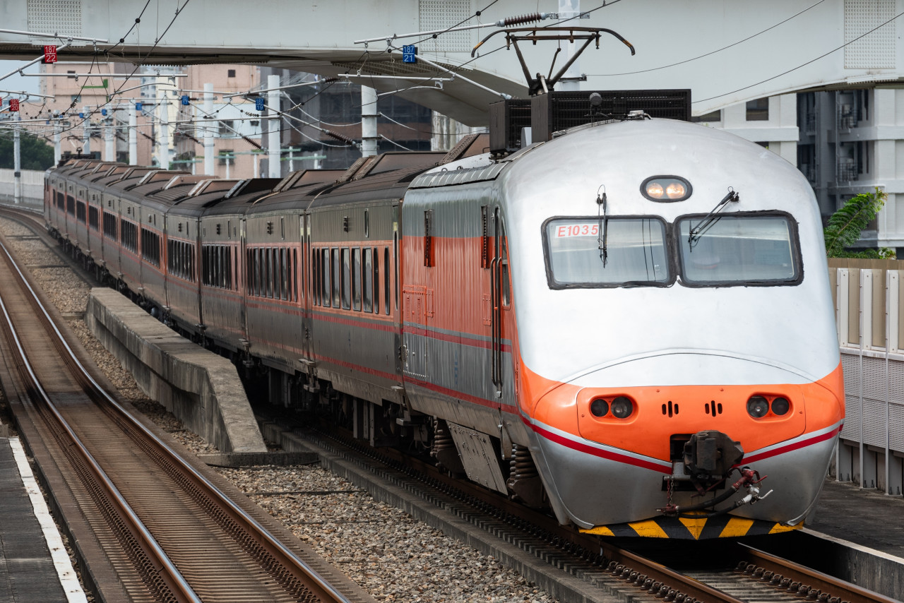 台鐵車廂蝨子大批出沒！女童座位全都是「還爬進衣服裡」…為何自強號還會有蟲害？台鐵回應了