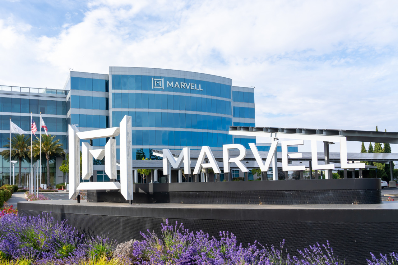 聯亞、華星光、智邦...矽光子概念股8檔狂飆！輝達注資640億邁威爾，台鏈誰能真的吃到肉？兩條件必須有