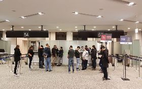 東京大雪 教授怒批全日空丟包旅客