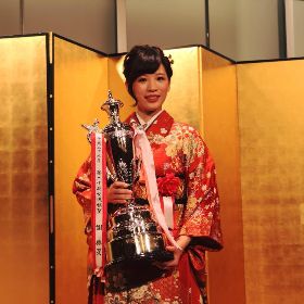 再創「棋」績    謝依旻重登女流本因坊后座