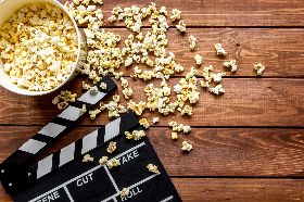 過年不想出門？十部財經電影陪你過好年