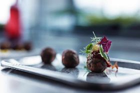 研發未來超級食物 IKEA 肉丸變昆蟲丸