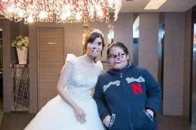 婚宴蟑螂女兒被逮 指白吃白喝是「媽媽提議的」