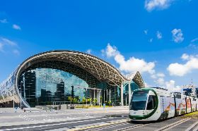 鋪設輕軌讓房價增值？他說：到時就知道後悔跟愚蠢