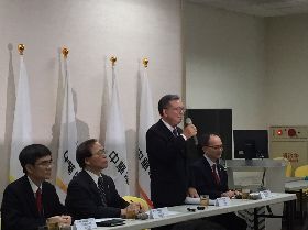 排隊人潮怎麼解？中華電董事長親上火線回應