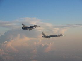 才逼我友邦斷交 共軍今又派軍機繞台